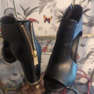 NWOT Michael Kors Sabrina Leather Caged Sandal, Black